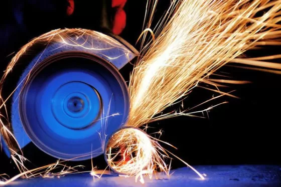 Technologiam Italicam proferentes, dediti fabricationi rotarum abrasivarum ex lamina resinacea fibris roborata et rotarum cymbaliformium.